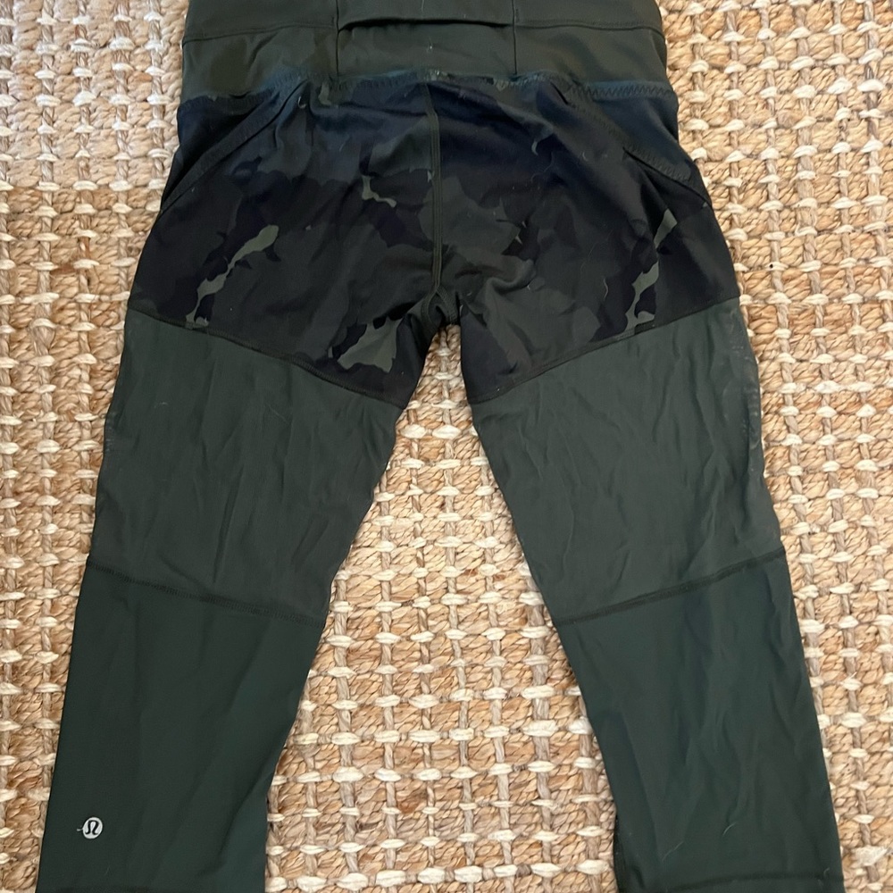 Lululemon Cropped Mesh Camo Legging 25”L Size 6